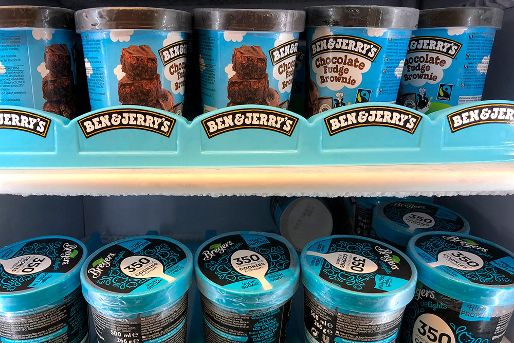 Банка мороженого Ben & Jerry’s стоила примерно 4 $ (около 319 <span class=ruble>Р</span>). Источник: Jeannet-holland / Shutterstock