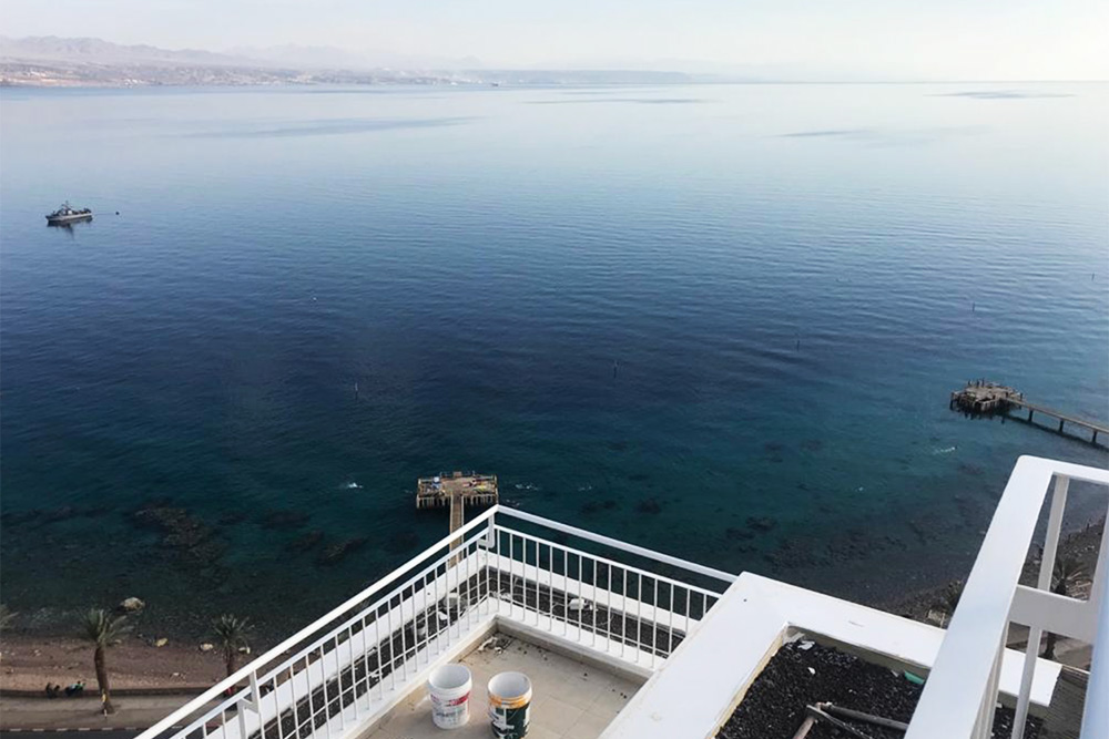 В Эйлате много гостиниц, почти все рядом с морем