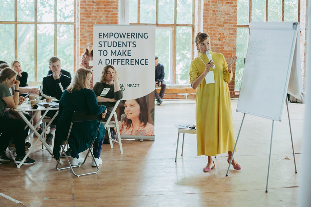 Теперь я куратор стартапов в Impact Hub Moscow и помогаю начинающим предпринимателям